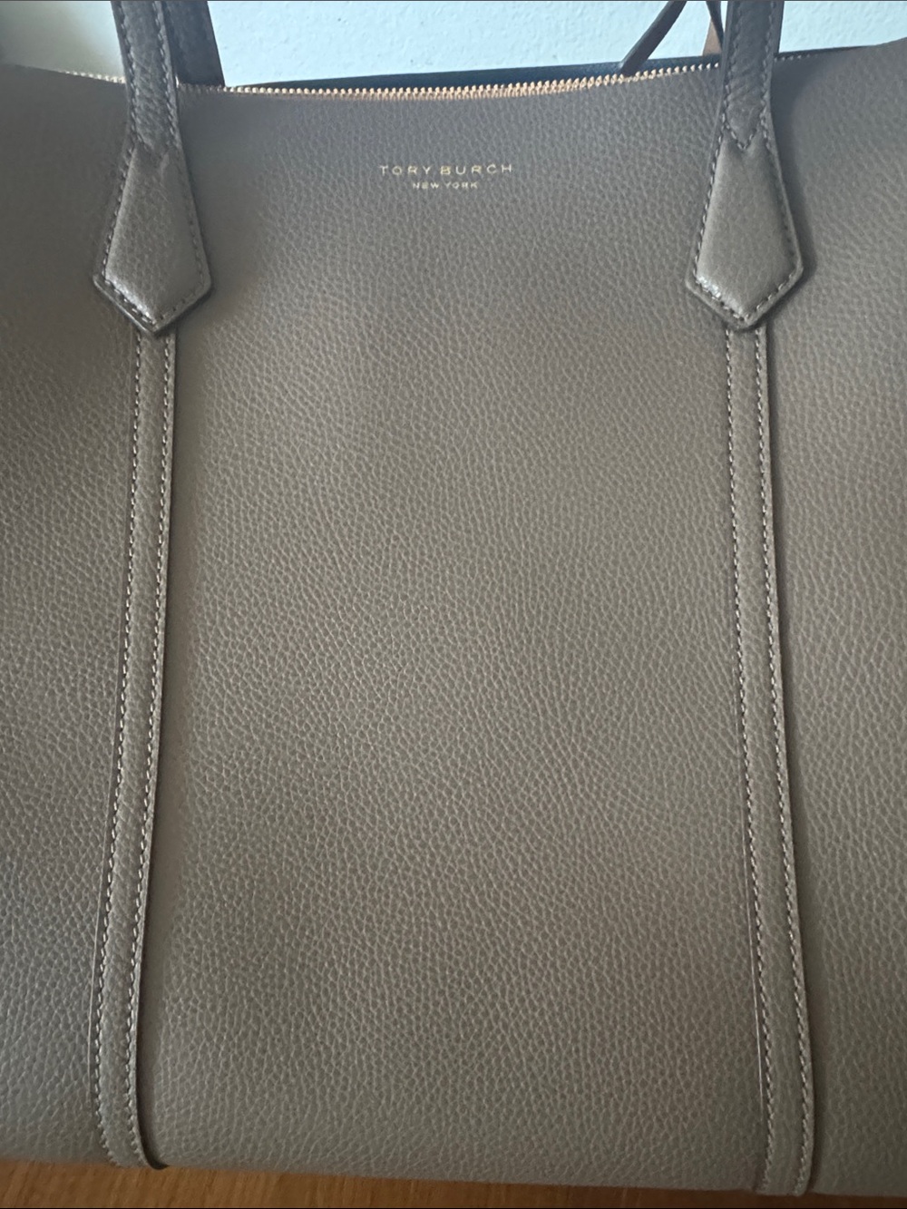 Brand NEW Tory Burch “Perry”Taupe Pebbled Leather Tote with Tan Charm - Picture 8 of 13